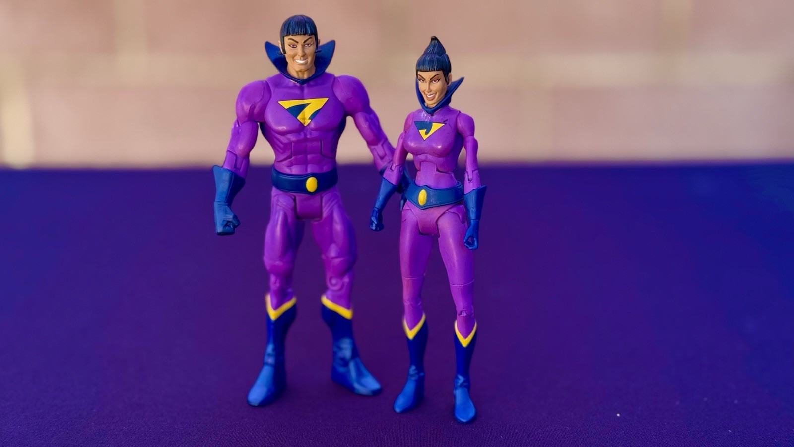 DC Universe Classics Wonder Twins Zan and Jayna Very RARE HTF DCUC
