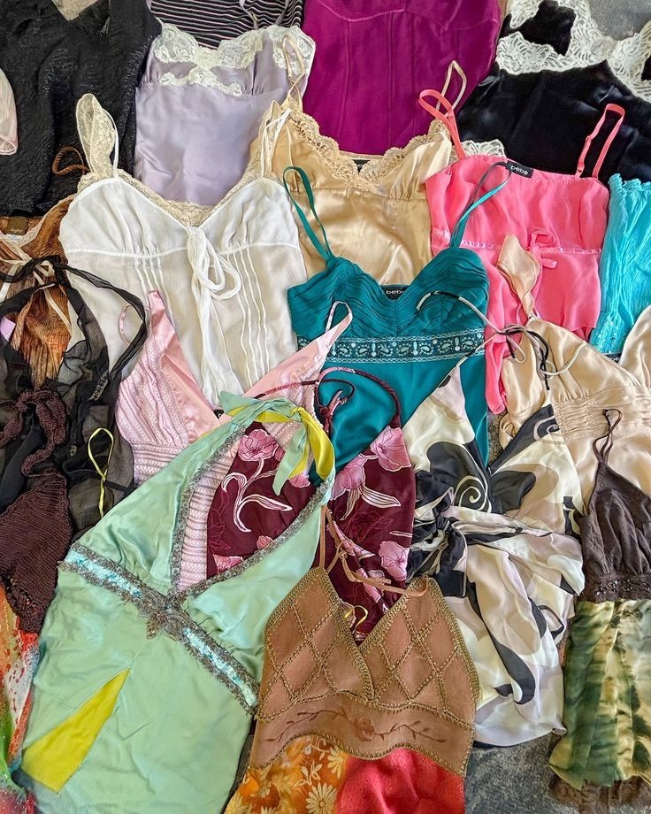 Y2K Vintage Clothing Box Bundle 4 pieces - Thrifted in Italy - 2000s
