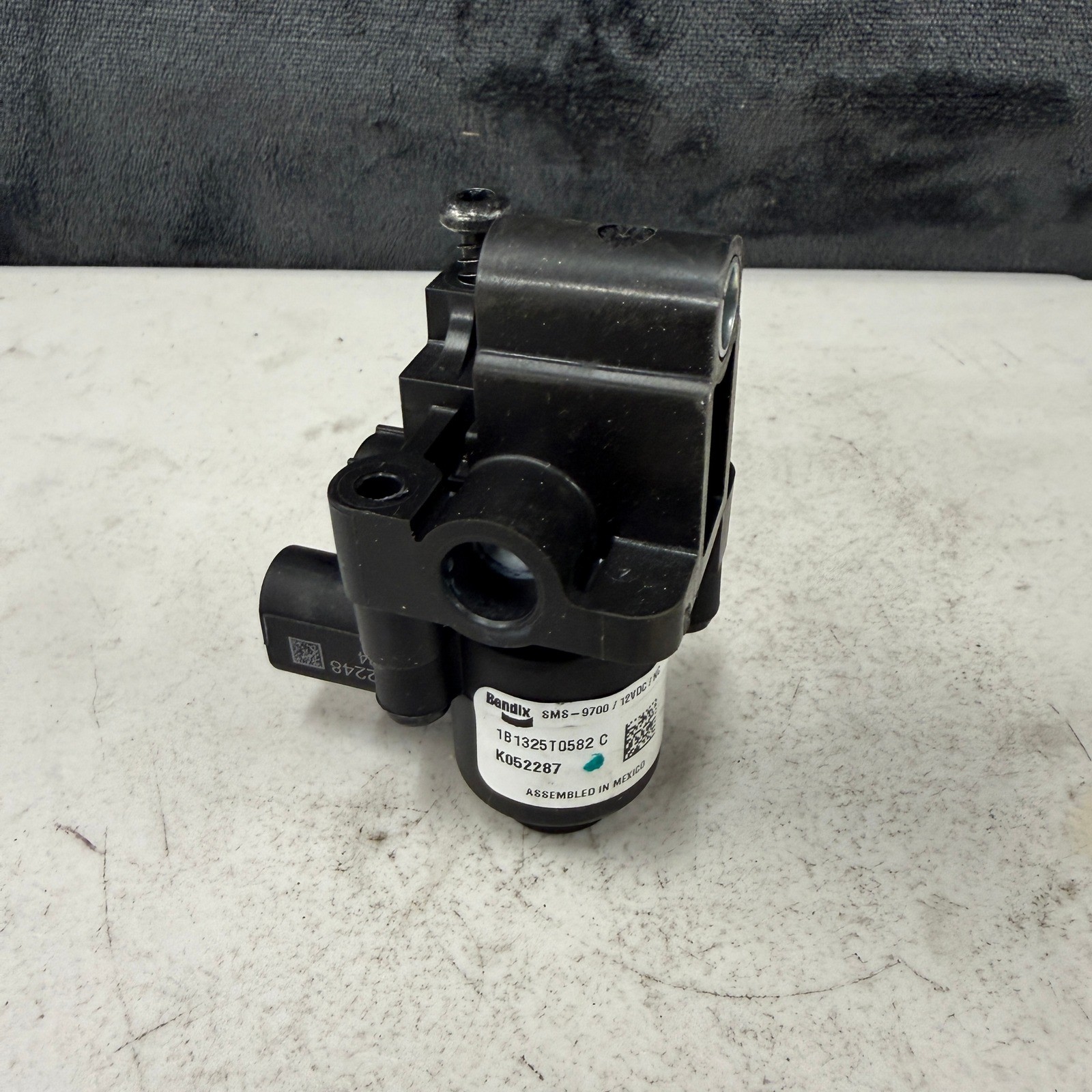 Bendix K073055 / K052287 SMS-9700 Air Brake Solenoid Valve Assembly