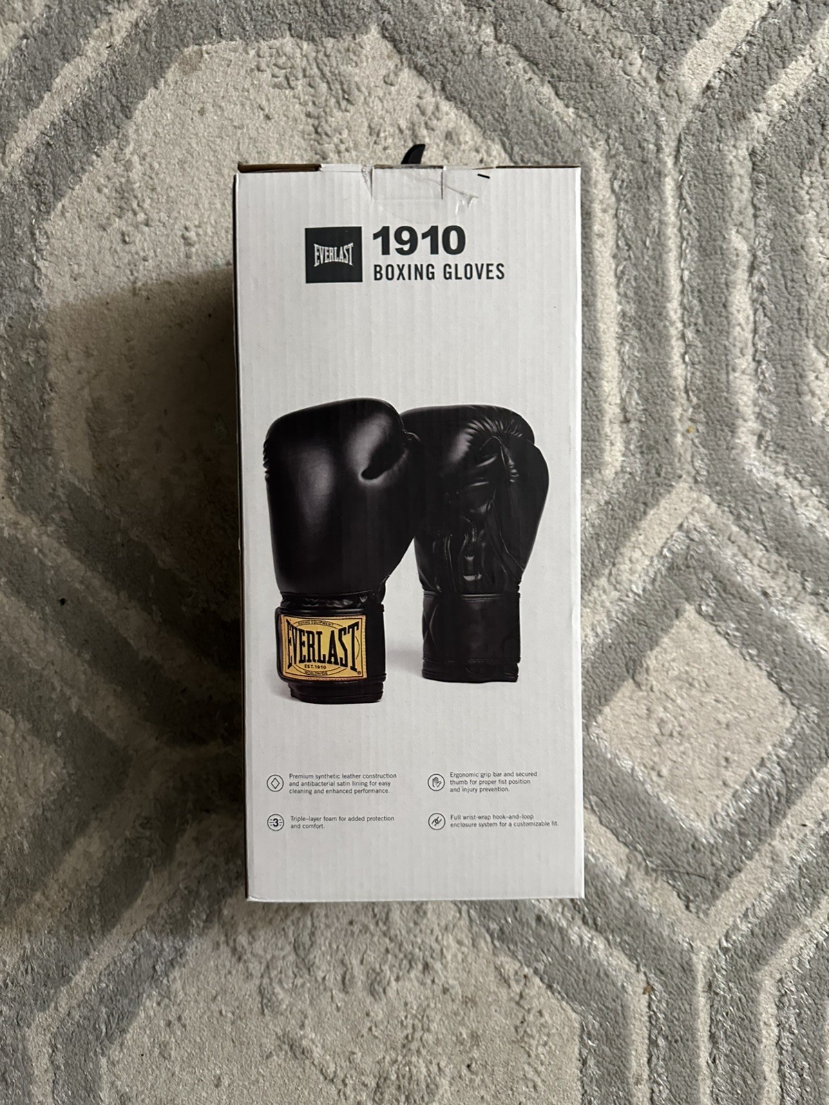 Everlast BLACK 1910 Classic Hook and Loop Boxing Gloves NEW IN BOX 14oz Everlast BLACK 1910 Classic Hook and Loop Boxing Gloves NEW IN BOX 14oz