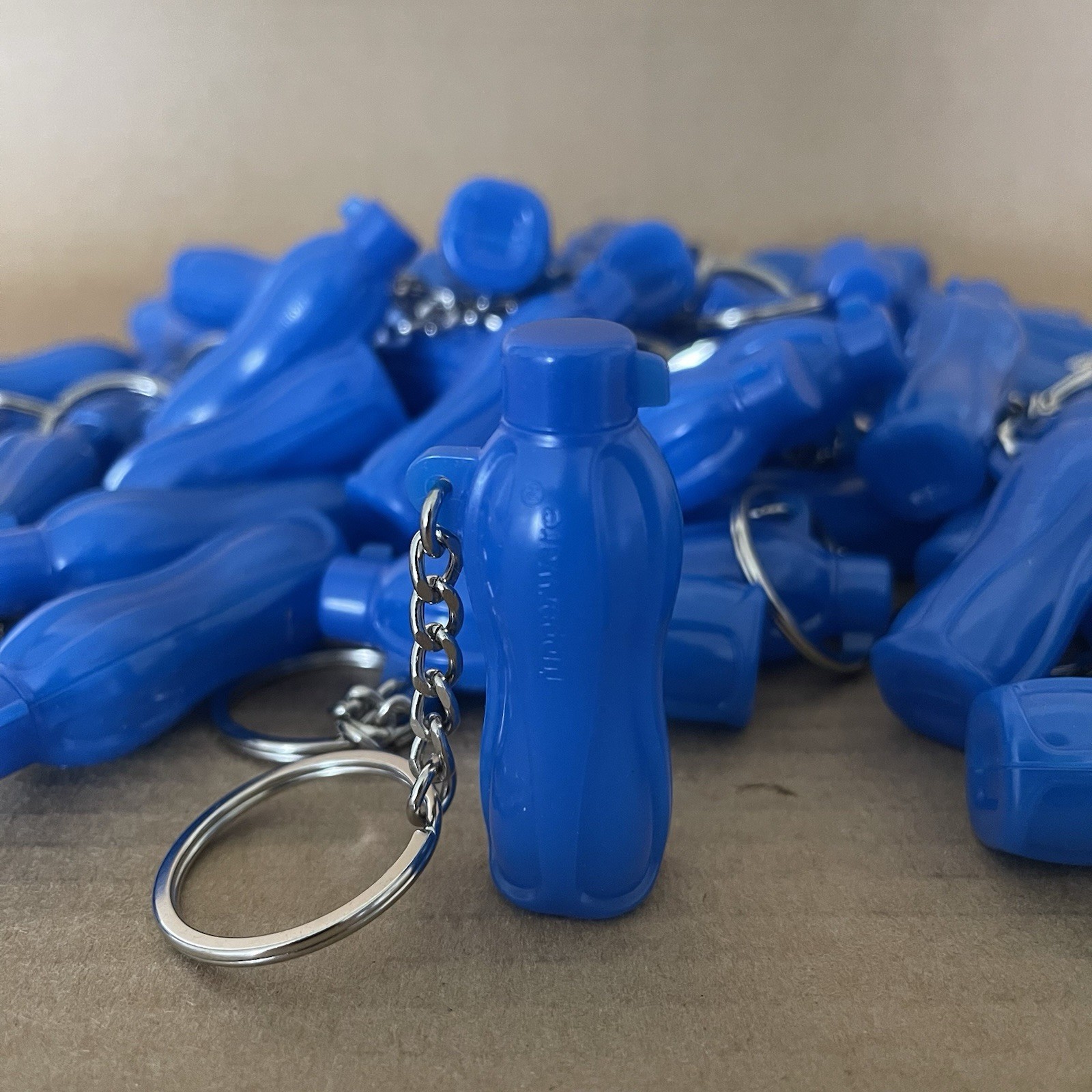 Tupperware Mini Eco Bottle Keychains Blue Set - Huge Lot of 55 Pieces Gadgets Tupperware Mini Eco Bottle Keychains Blue Set - Huge Lot of 55 Pieces Gadgets