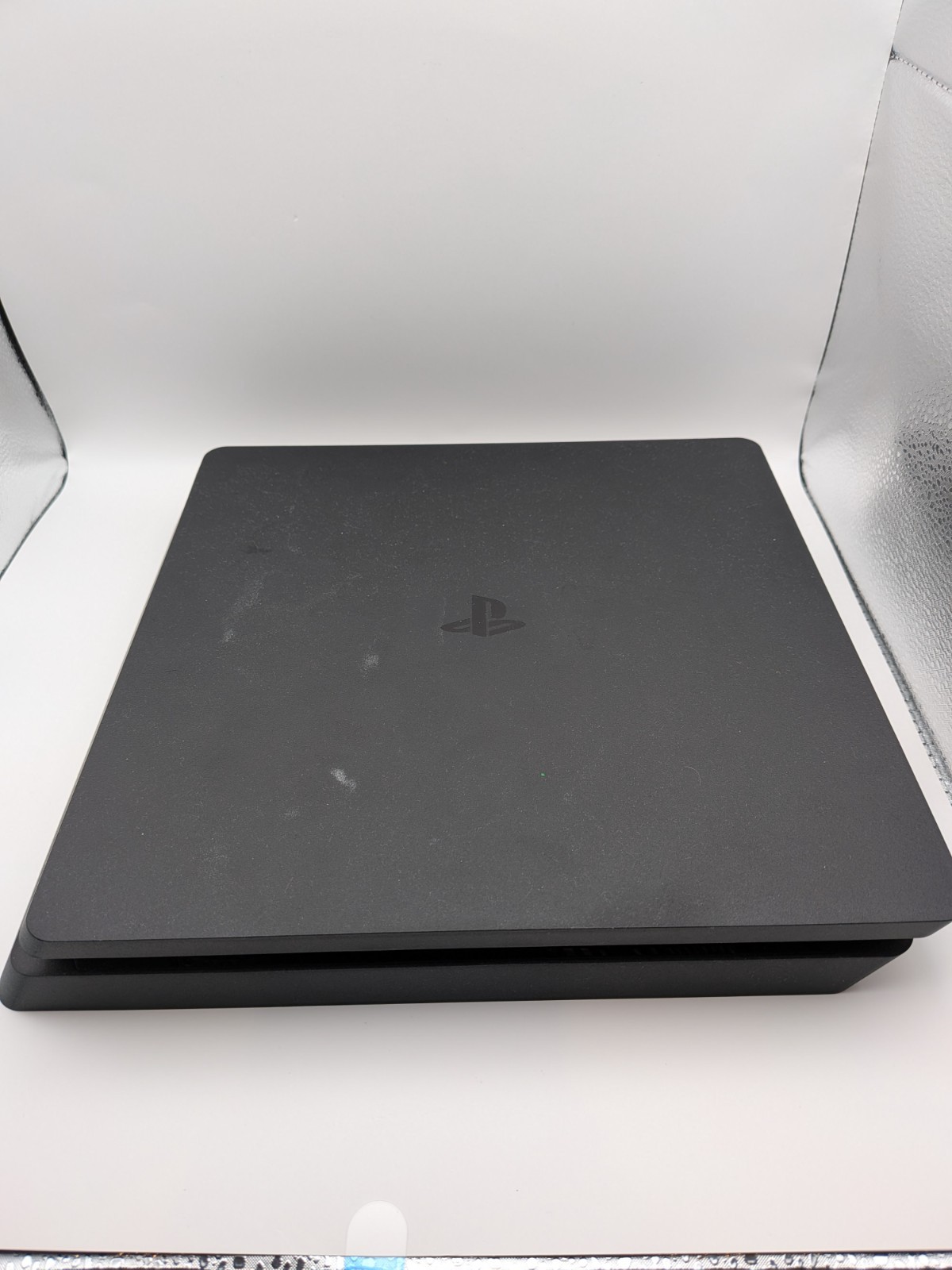 Sony PlayStation 4 PS4 Slim Console Black 500GB Powers On No Controller or Cord