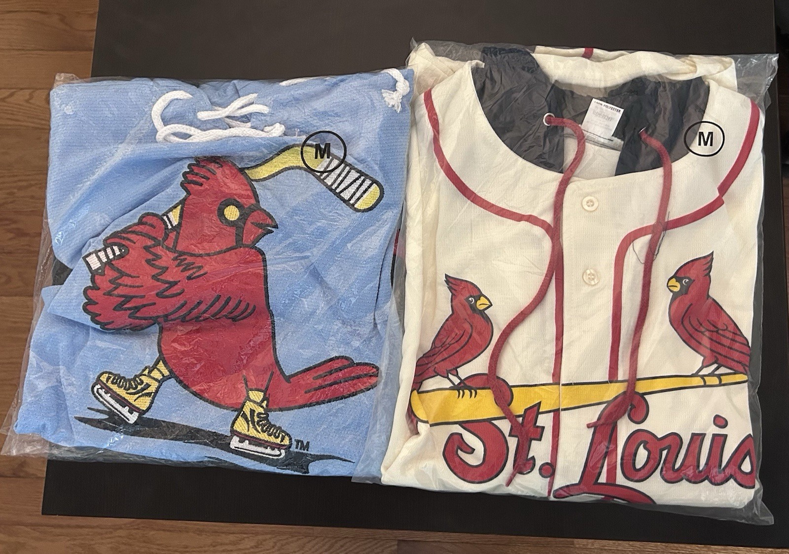 St. Louis Cardinals SGA Hockey Jersey And Hoodie - Size M St. Louis Cardinals SGA Hockey Jersey And Hoodie - Size M