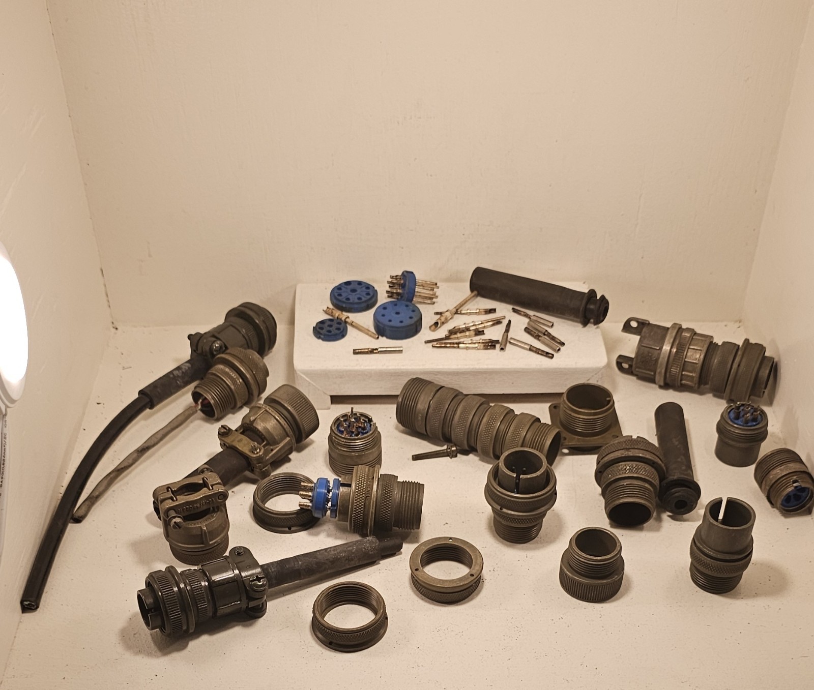 New Lot Of Over 30 Miscellaneous Amphenol Connectors Pins Hoses And Parts New Lot Of Over 30 Miscellaneous Amphenol Connectors Pins Hoses And Parts