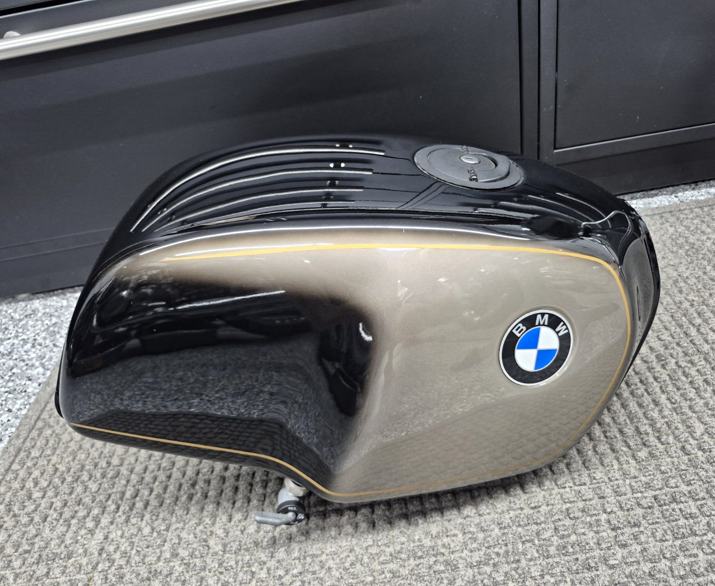 Airhead Gas tank good conditiion Airhead Gas tank good conditiion