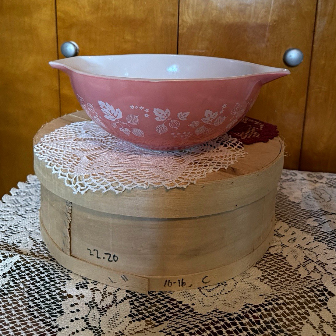 Pyrex pink gooseberry 444 Cinderella Mixing Bowl 4 Qt Pyrex pink gooseberry 444 Cinderella Mixing Bowl 4 Qt