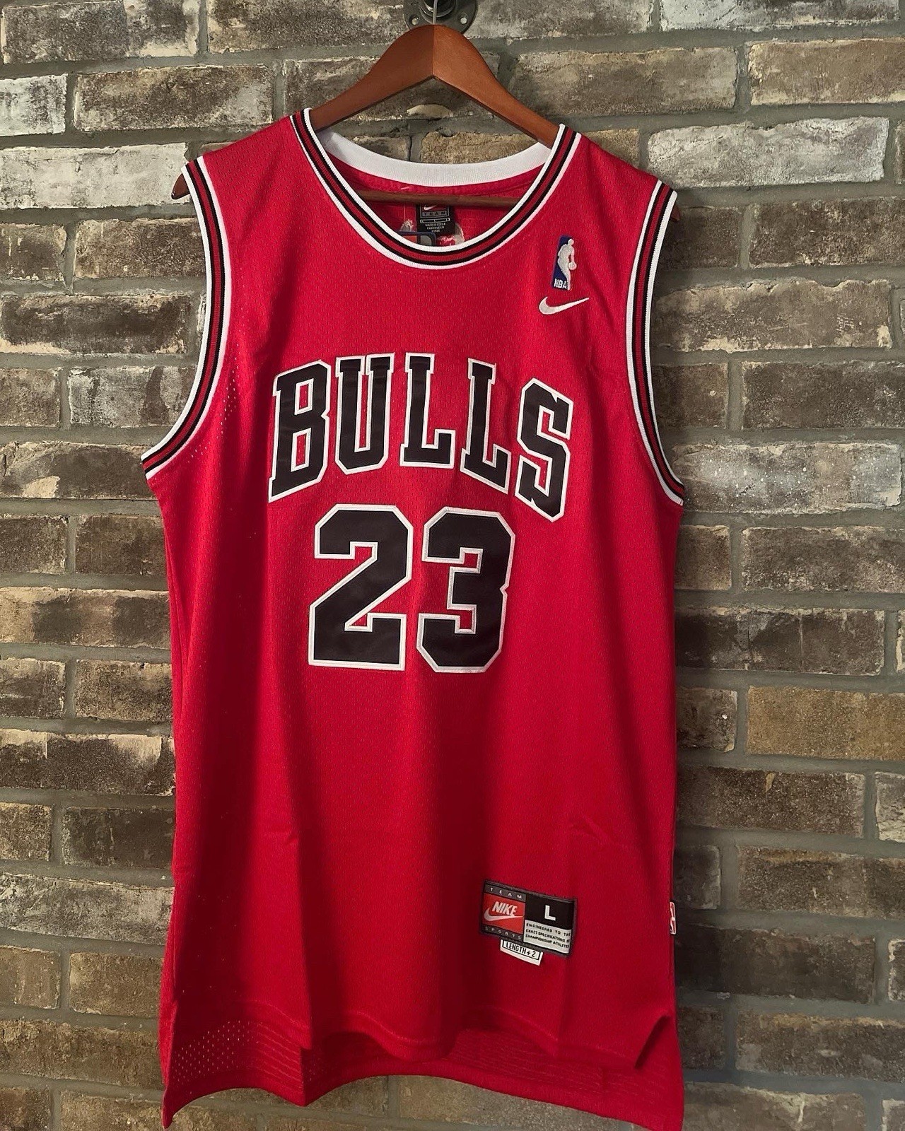 AUTHENTIC NIKE CHICAGO BULLS JERSEY M. JORDAN #23 RED SIZE LARGE FOR MEN
