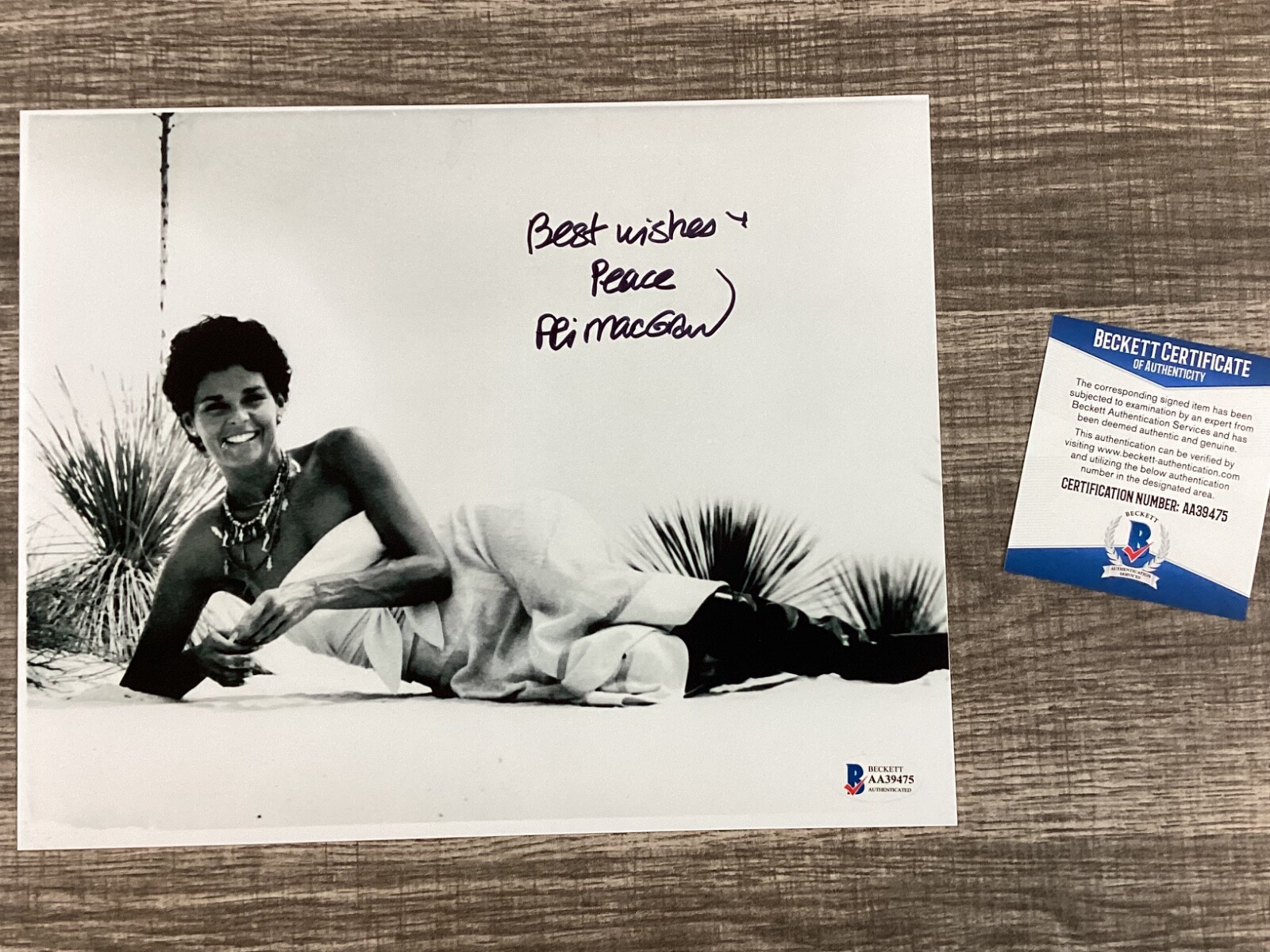(SSG) Sexy Ali MacGraw Signed 10X8 Photo \