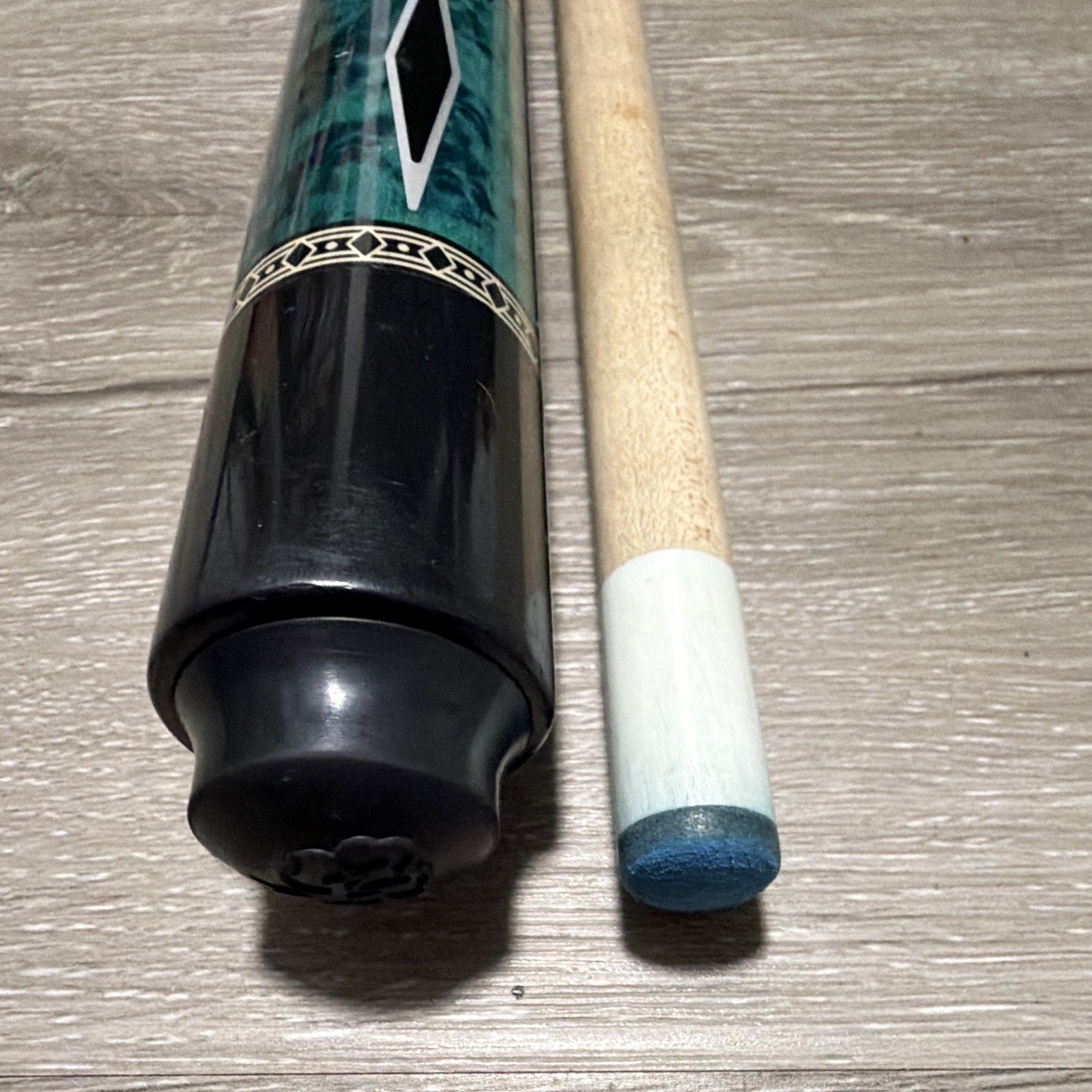 McDermott  Lucky L55 pool cueBlue with black inlays textured grip pool stick