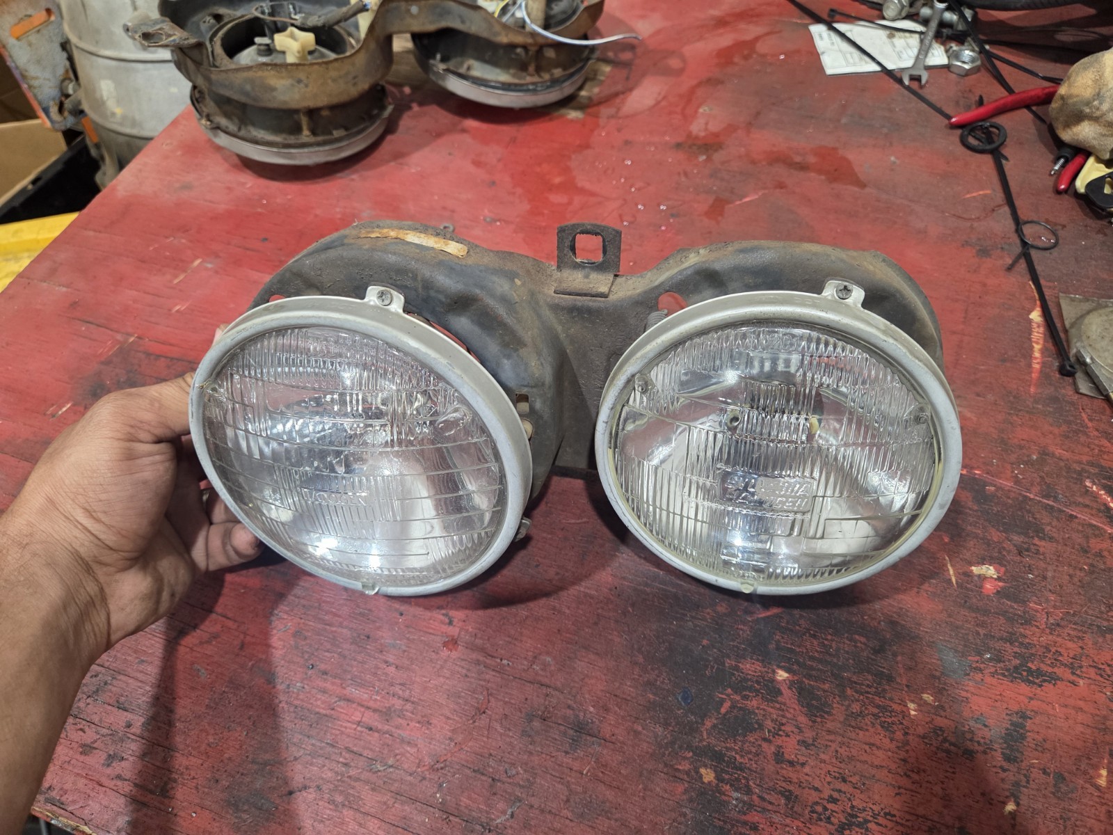 Used 1983-1993 BMW E30 318i 325i M3 Left Headlight Assembly Used 1983-1993 BMW E30 318i 325i M3 Left Headlight Assembly