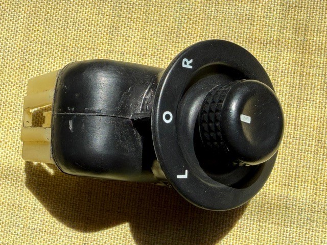 11-17 Jeep Compass 04602788AA Drivers Side Left Mirror Switch OEM Fast Shipping* 11-17 Jeep Compass 04602788AA Drivers Side Left Mirror Switch OEM Fast Shipping*