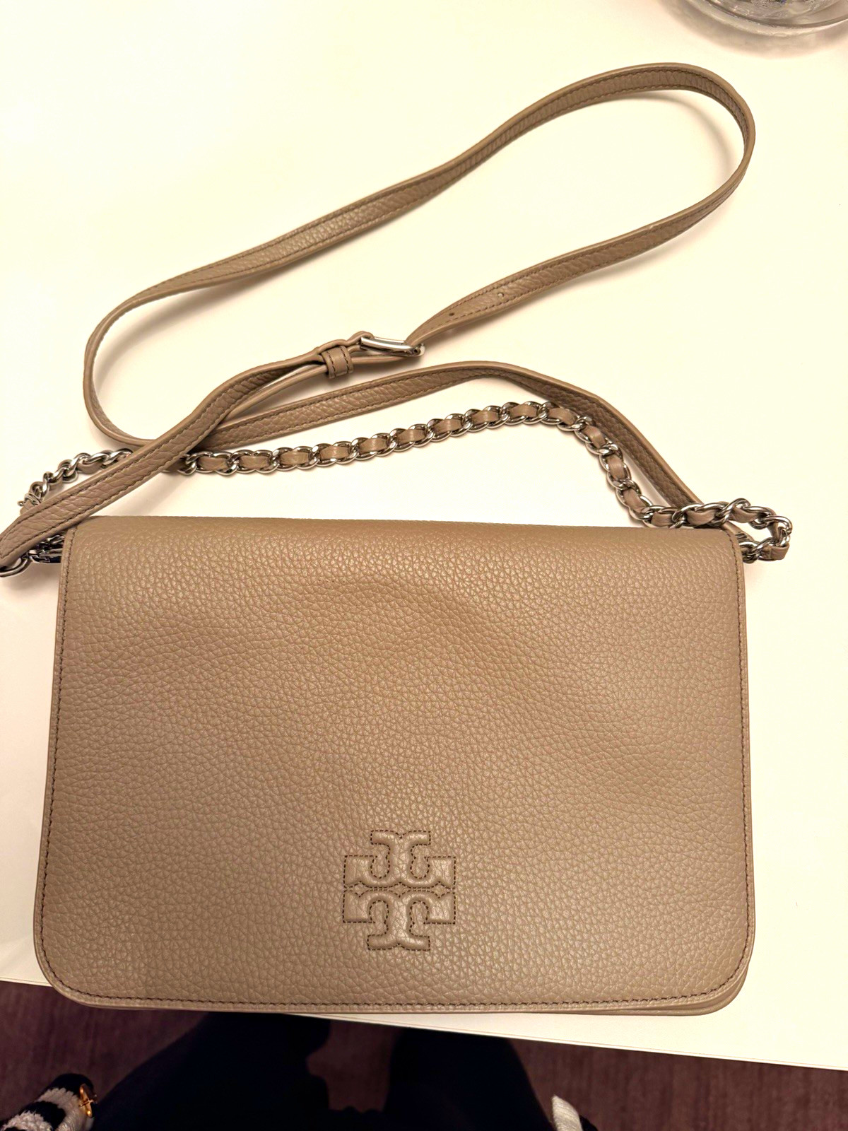 Tory Burch Grey Pebbled Logo Small Crossbody, Magnetic, Detachable Chain Tory Burch Grey Pebbled Logo Small Crossbody, Magnetic, Detachable Chain