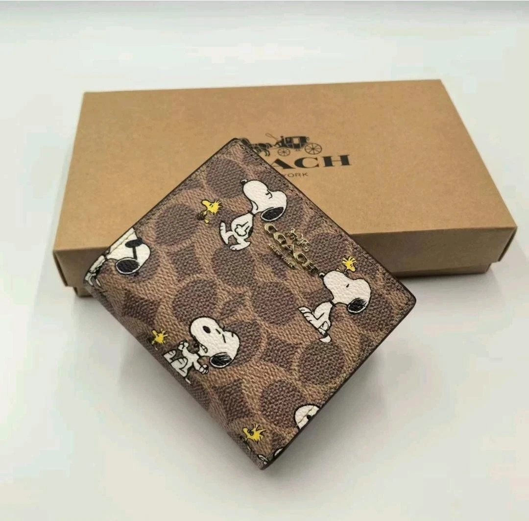 NWT Coach X Peanuts Snap Wallet In Signature Canvas With Snoopy Print CBN32 NWT Coach X Peanuts Snap Wallet In Signature Canvas With Snoopy Print CBN32
