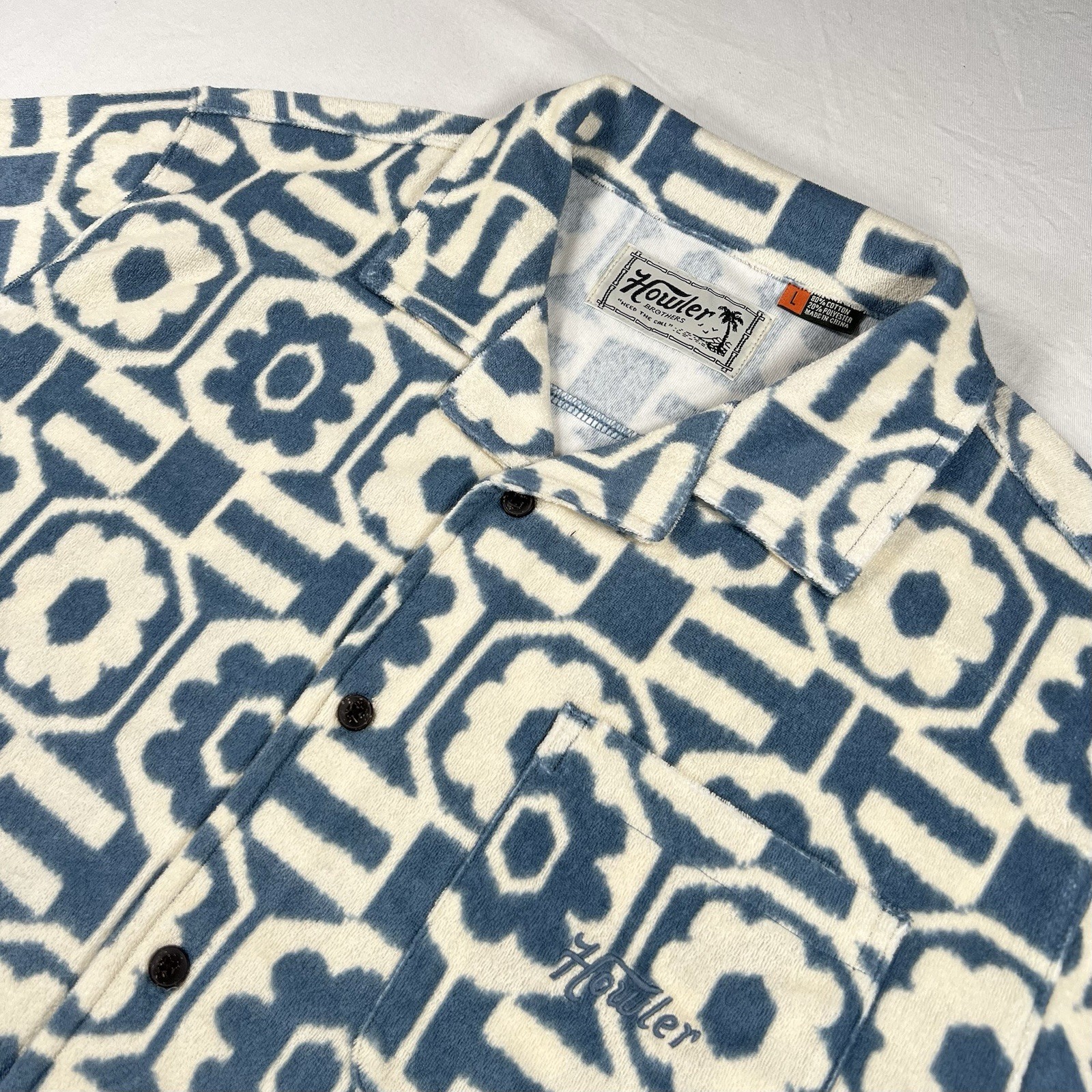Howler Bros Palapa French Terry Shirt Talavera Aloha White/Blue Men’s Size L Howler Bros Palapa French Terry Shirt Talavera Aloha White/Blue Men’s Size L