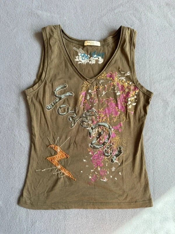 Vintage Y2K grunge graphic tank top S/M Vintage Y2K grunge graphic tank top S/M