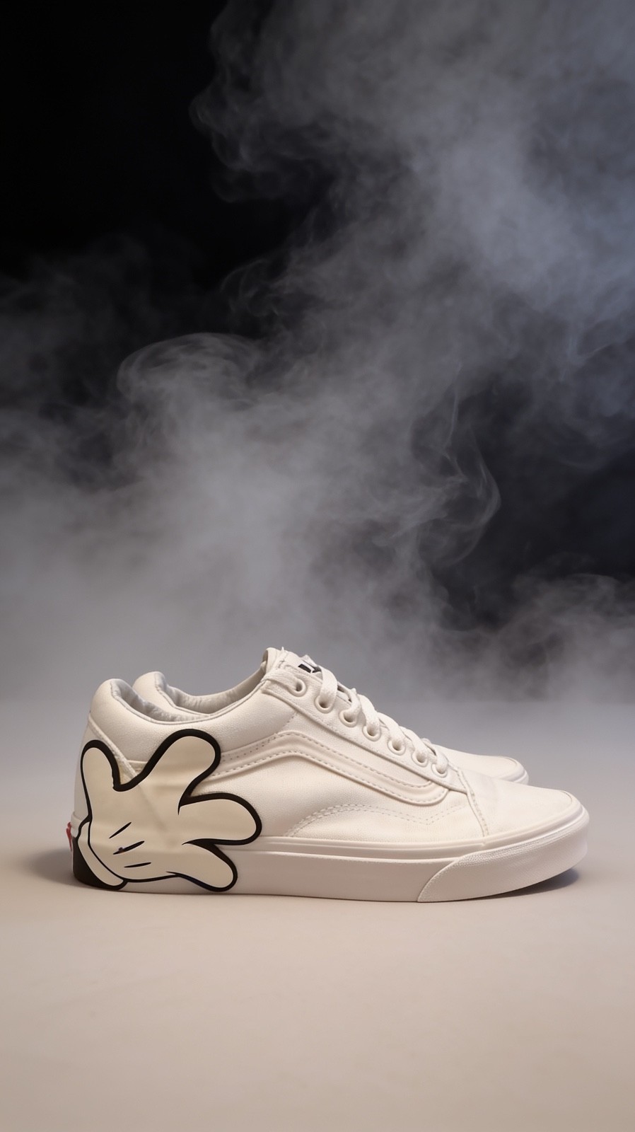 Size 9 1/2 Disney x Vans Old Skool Mickey White