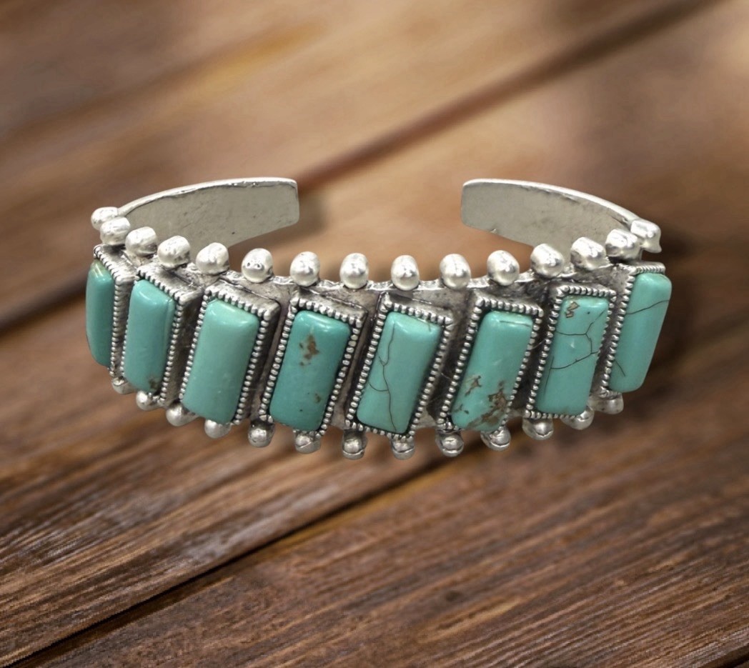 Turquoise Cuff Bracelet Silver Tone Handmade Native American Style Turquoise Cuff Bracelet Silver Tone Handmade Native American Style