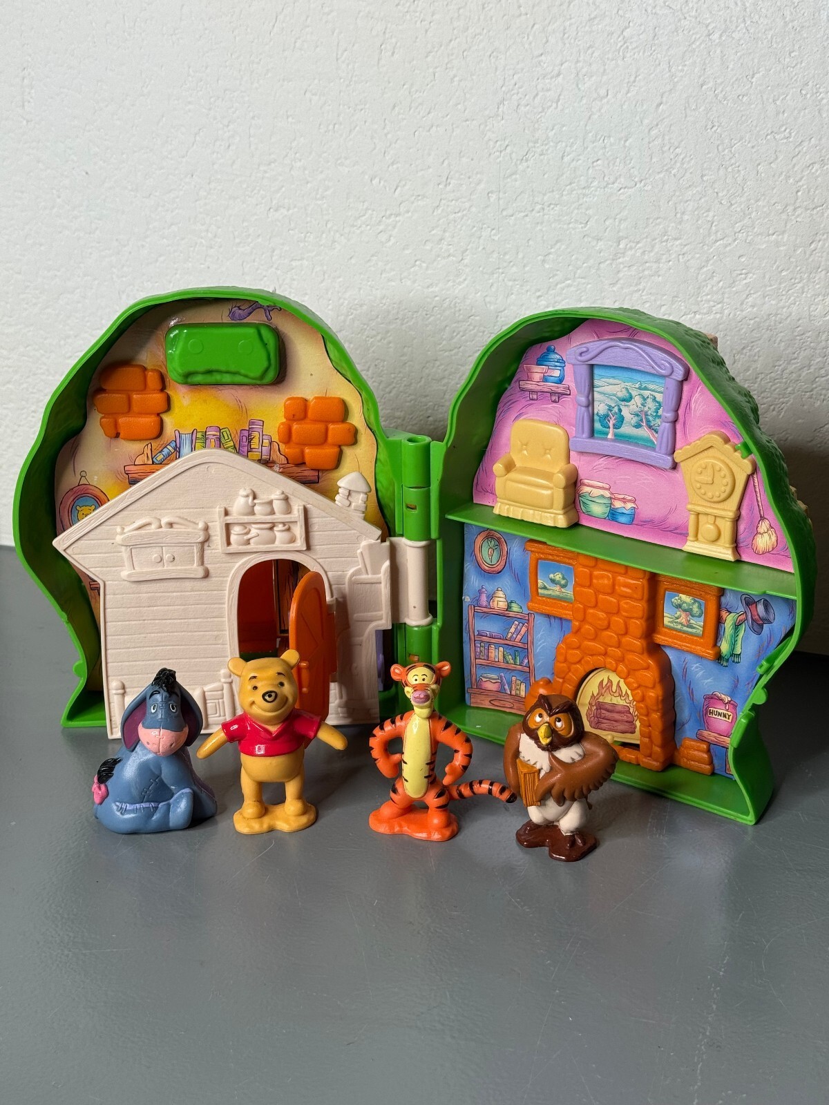 Winnie the Pooh Vintage 100 Acre Wood 90\'s play set