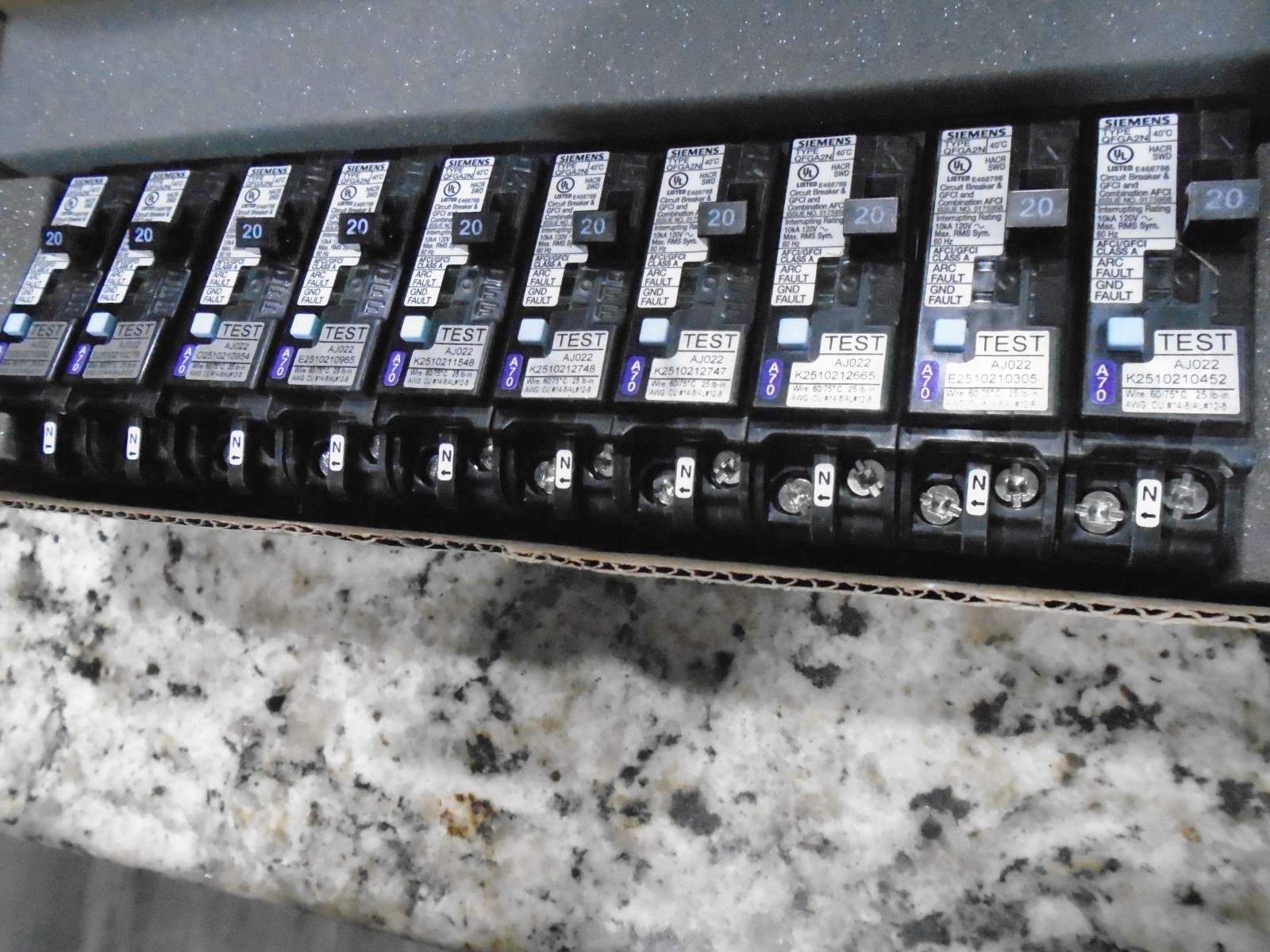 SIEMENS Q120DFN 20AMP DUAL FUNCTION COMBINATION ARC FAULT & GFI BREAKER NEW SIEMENS Q120DFN 20AMP DUAL FUNCTION COMBINATION ARC FAULT & GFI BREAKER NEW