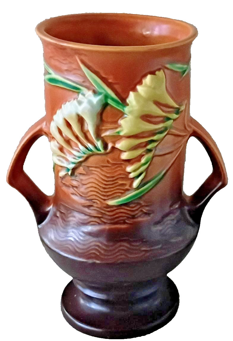 VINTAGE ROSEVILLE POTTERY BROWN FREESIA VASE #123-9 TWO HANDLED USA VINTAGE ROSEVILLE POTTERY BROWN FREESIA VASE #123-9 TWO HANDLED USA