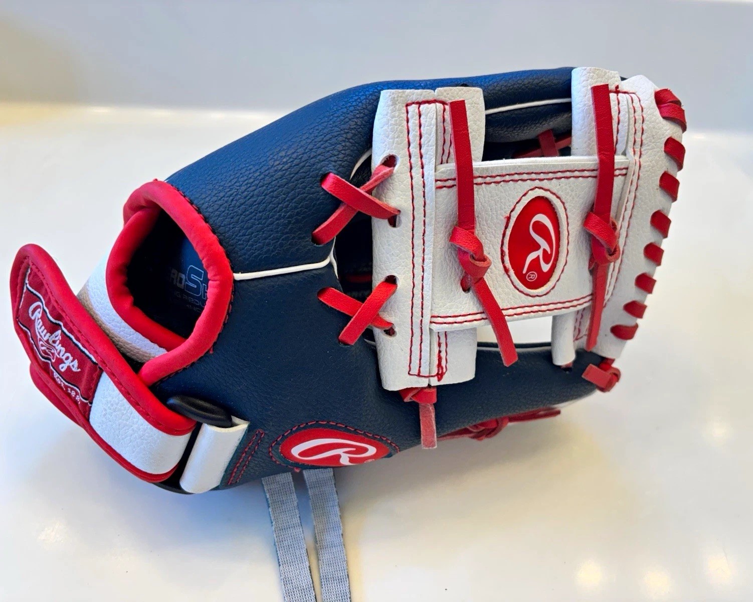 Rawlings Players Series WPL110NWS 11in RH Throw Glove Baseball/Softball Rawlings Players Series WPL110NWS 11in RH Throw Glove Baseball/Softball