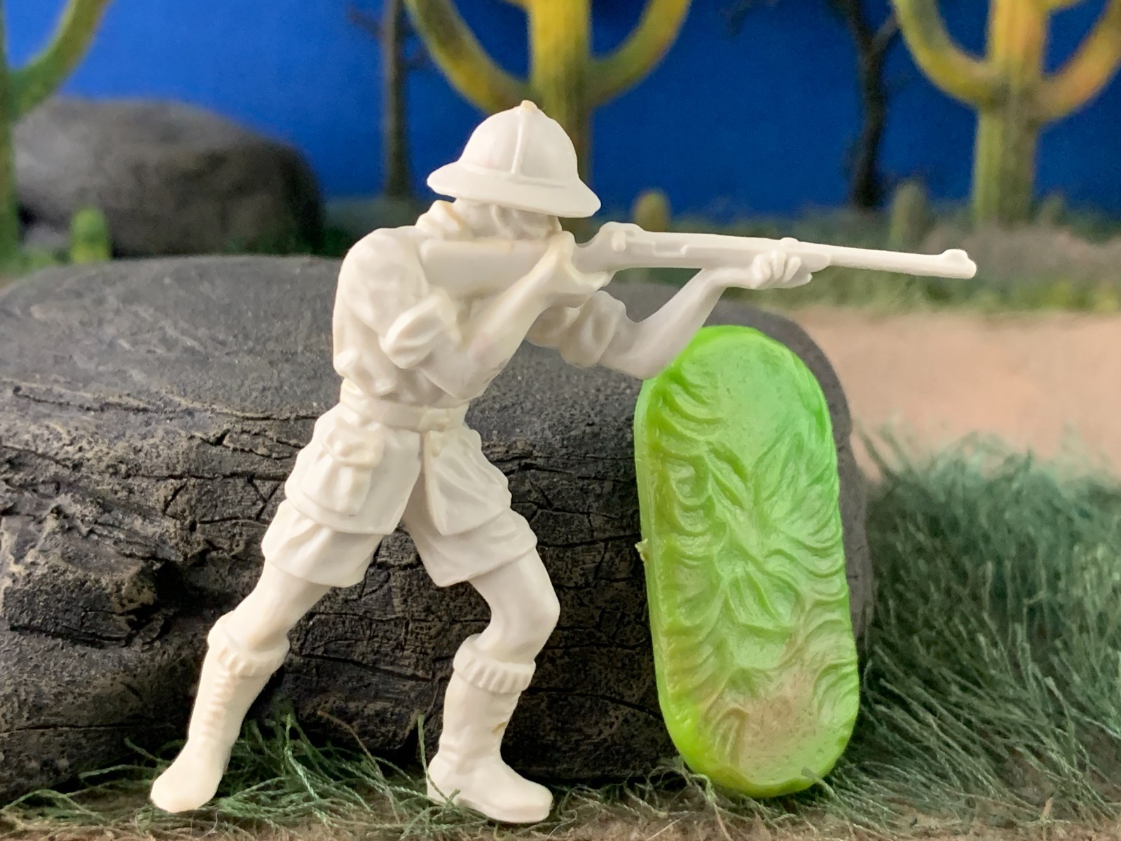 Elastolin 70 mm Big Game Hunter Shooting (Unpainted plastic kit figure) No. 8216 Elastolin 70 mm Big Game Hunter Shooting (Unpainted plastic kit figure) No. 8216