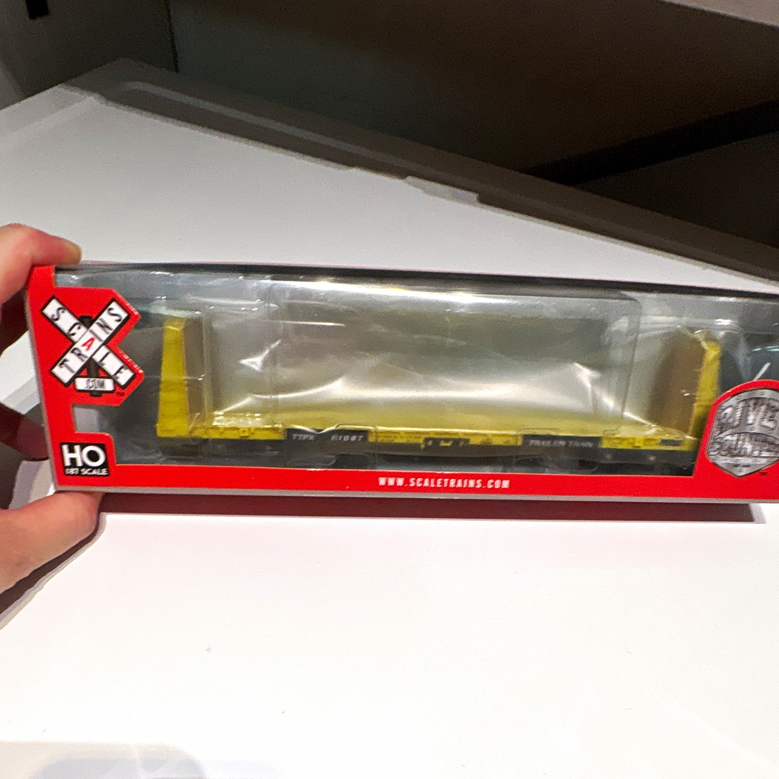 ScaleTrains HO 1:87 F68AH Bulkhead Flat Car Trailer Train Yellow SXT31164 ScaleTrains HO 1:87 F68AH Bulkhead Flat Car Trailer Train Yellow SXT31164