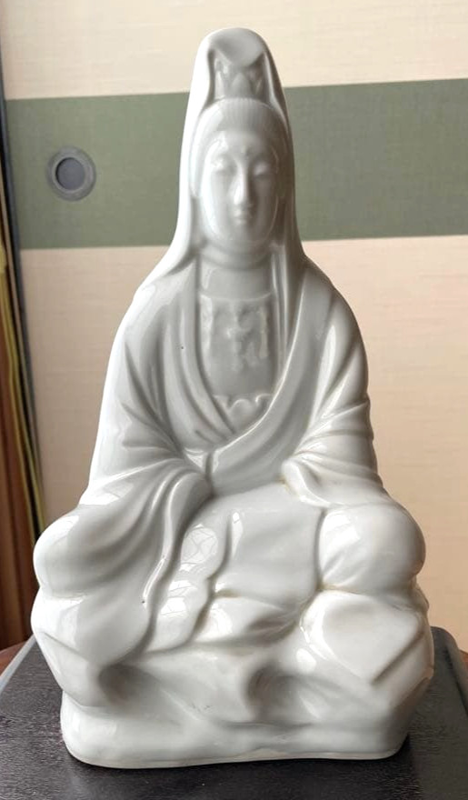 Japanese Vintage White Porcelain Kannon Bodhisattva Statue H30×W17×D12cm w/Stand