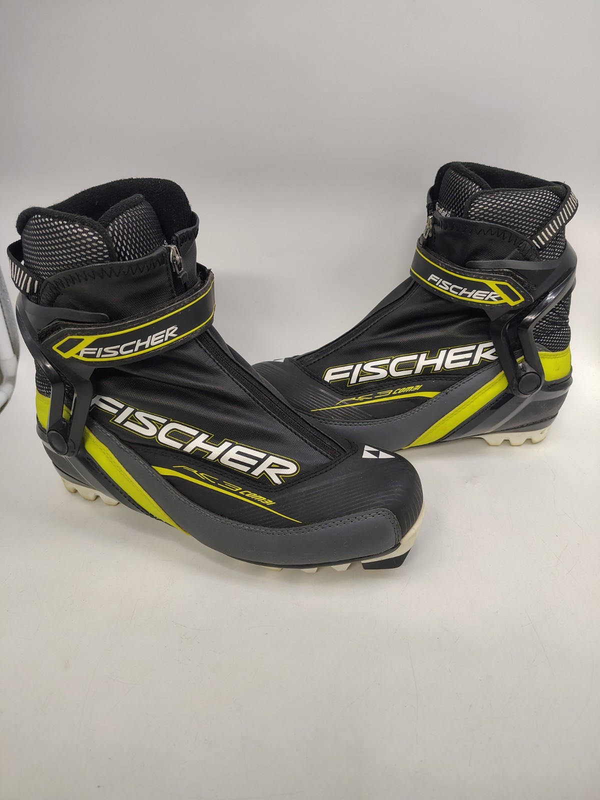 Men\'s Fischer RC3 Skate Nordic Cross Country Ski Boots Sz 44 -US 10.5-11 Black Men\'s Fischer RC3 Skate Nordic Cross Country Ski Boots Sz 44 -US 10.5-11 Black
