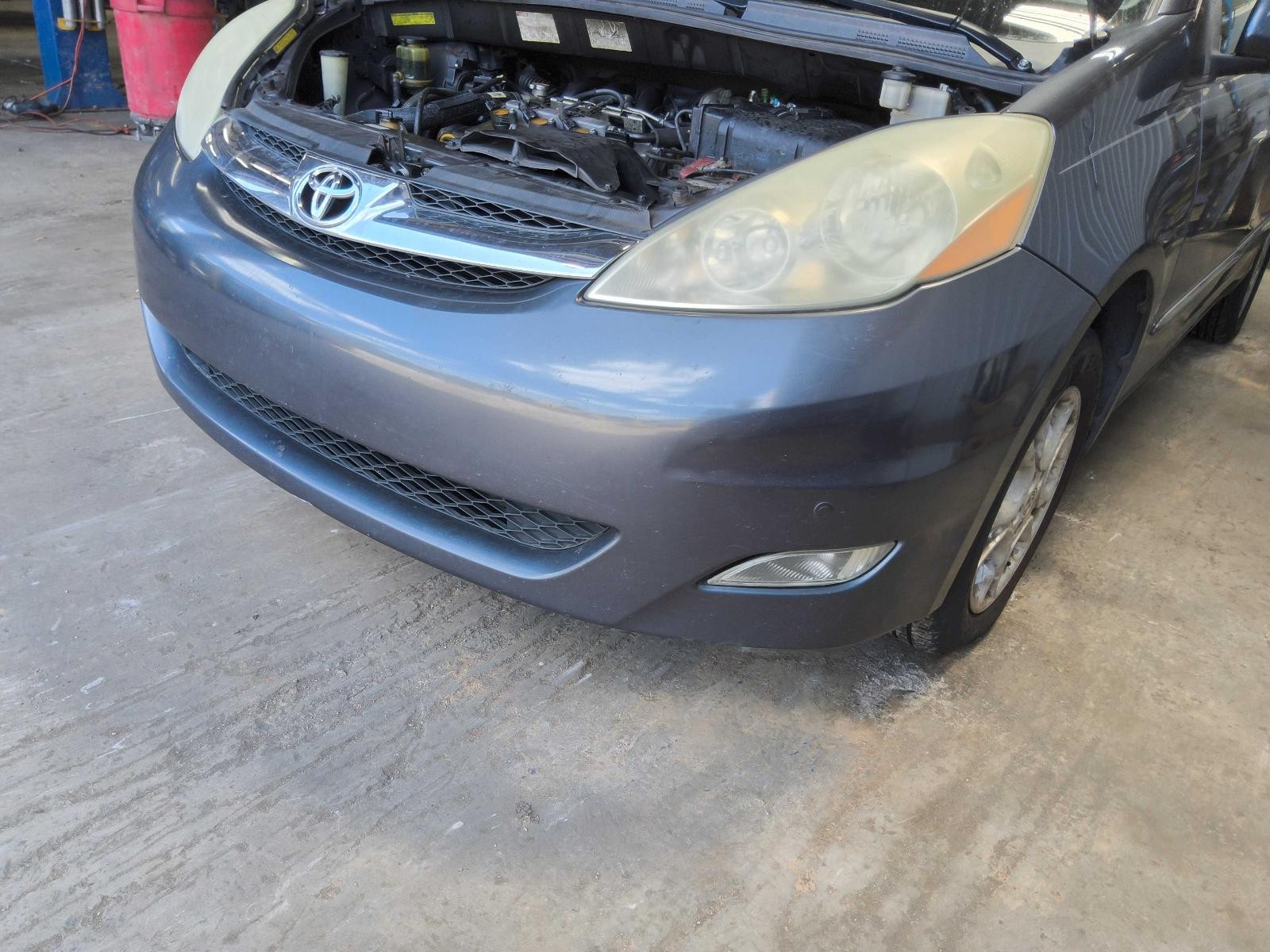 Used Front Bumper Assembly Front fits: 2006 Toyota Sienna w/fog lamps w/o adapti