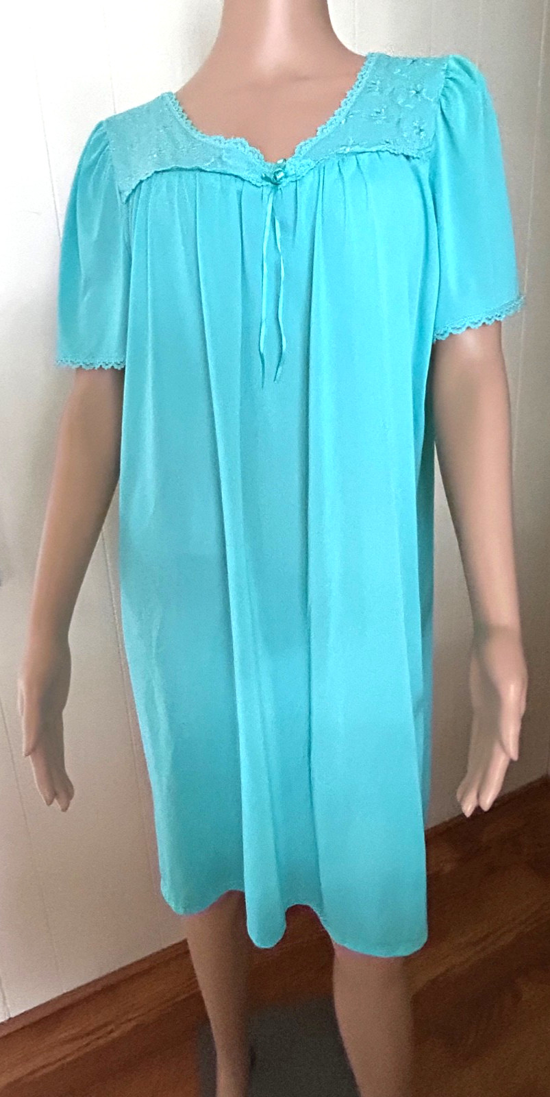 VTG Fundamentals Lingerie Gown Sleep Embroidered Mint Turquoise Nylon ML EUC VTG Fundamentals Lingerie Gown Sleep Embroidered Mint Turquoise Nylon ML EUC