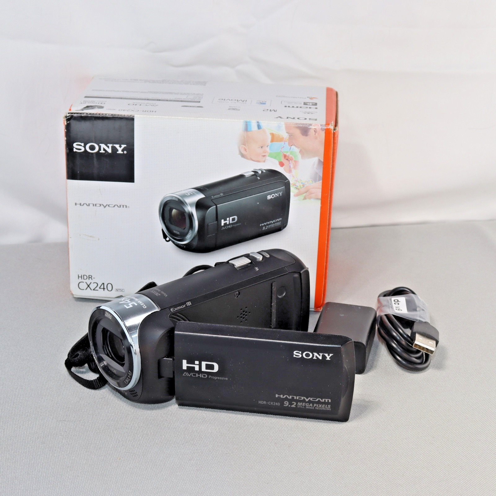 Sony HDR-CX240 Handycam Camcorder *Working Great* Small crack on plastic Sony HDR-CX240 Handycam Camcorder *Working Great* Small crack on plastic