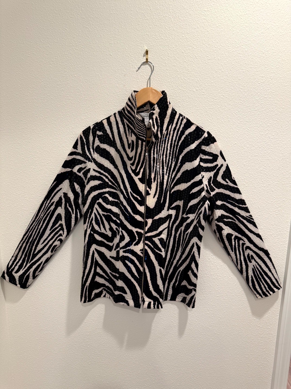 Exclusively Misook Zebra Print Textured Zip Front Jacket XS Exclusively Misook Zebra Print Textured Zip Front Jacket XS