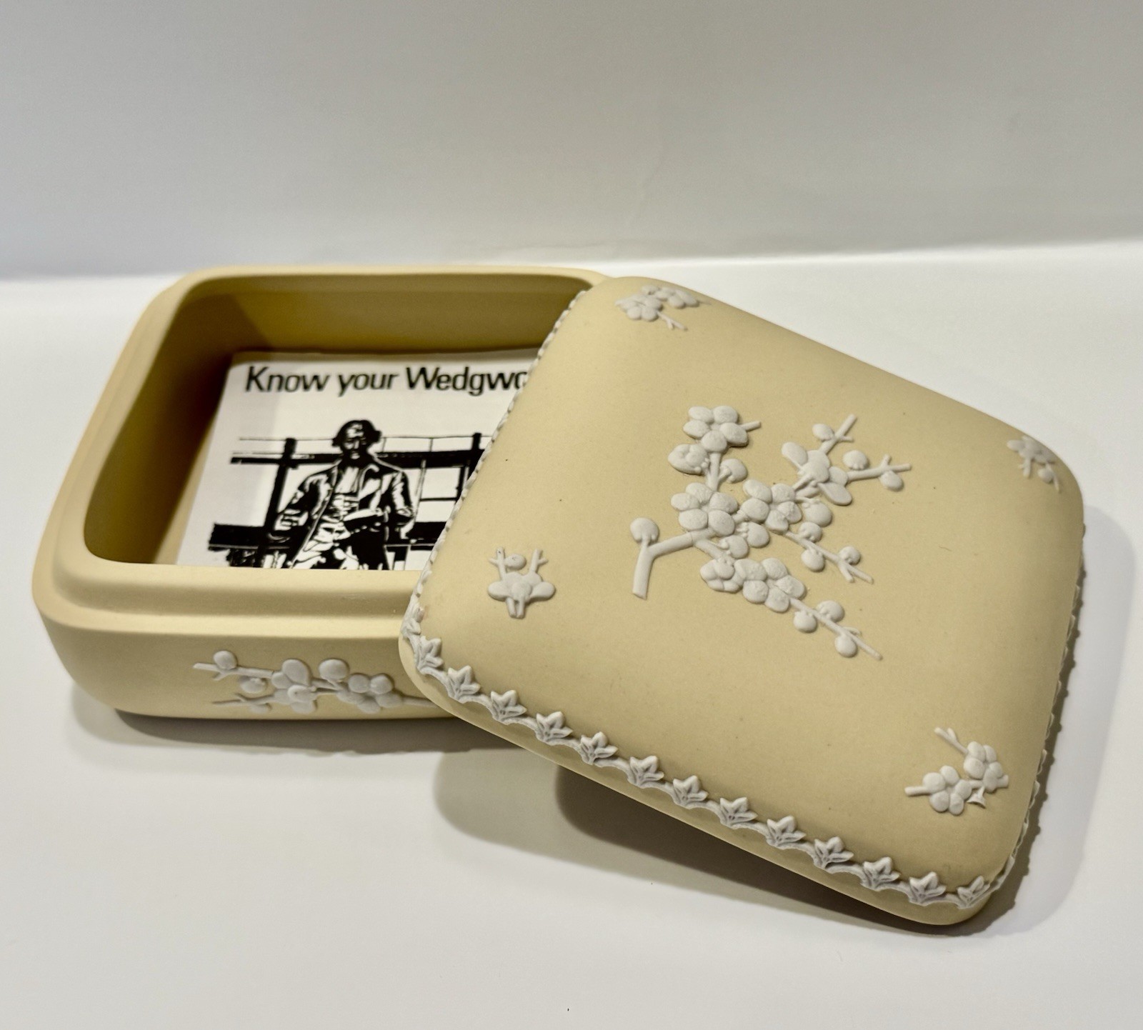 Vtg Wedgwood Primrose Yellow Jasperware Square Trinket Box Prunus W/Care Booklet