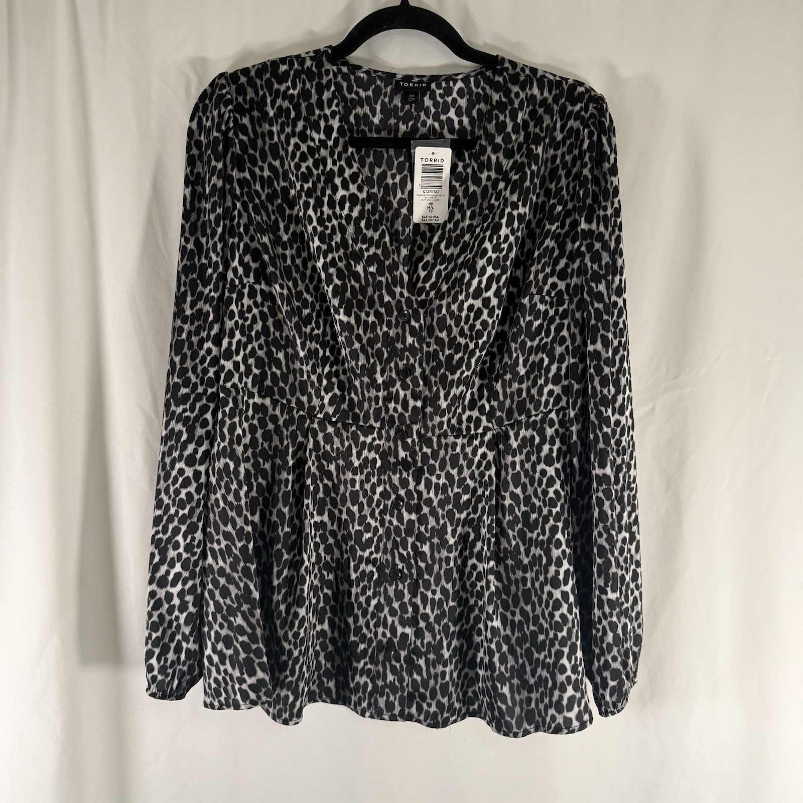 New Torrid Blouse 10 Black White Cheetah Satin Button Front Long Sleeve New Torrid Blouse 10 Black White Cheetah Satin Button Front Long Sleeve