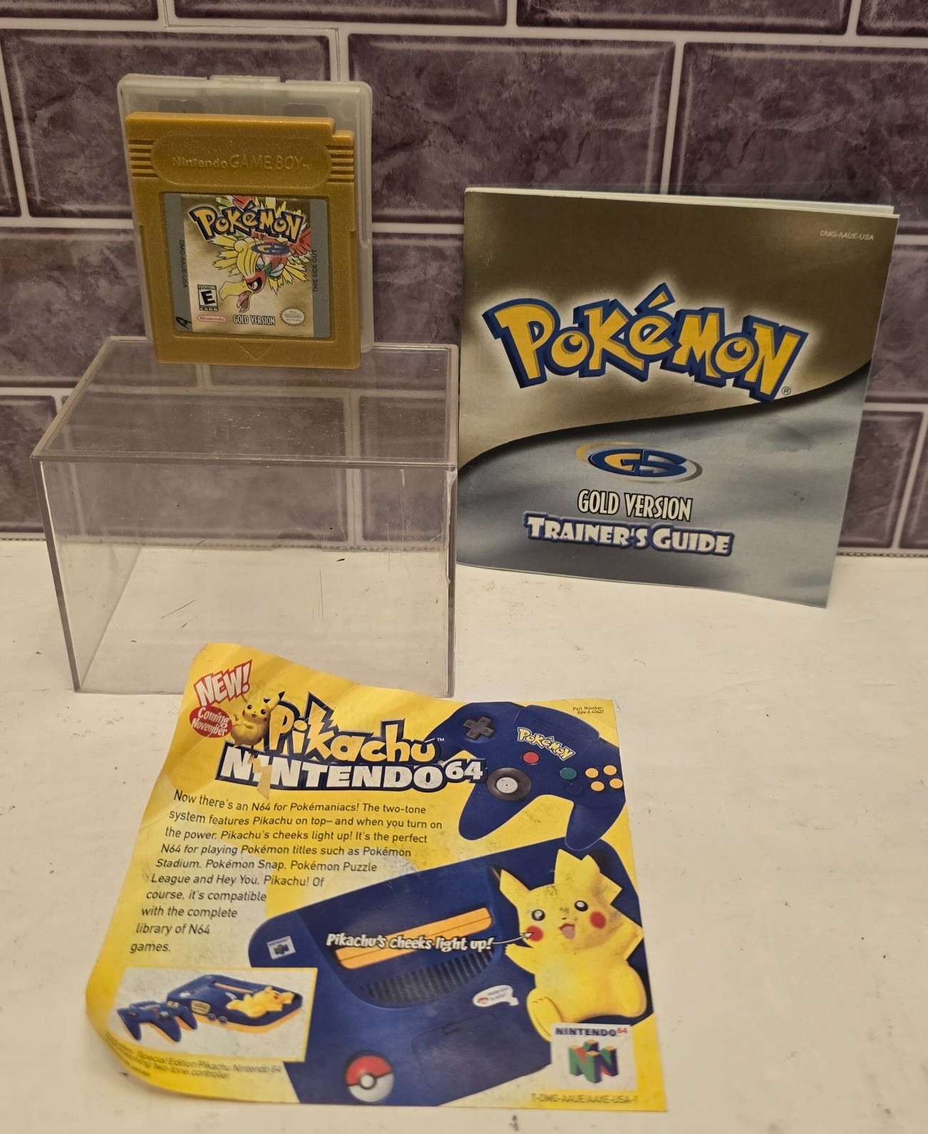 Nintendo Gameboy Pokémon Gold Edition & Trainer Guide Auth Dry Battery *Tested* Nintendo Gameboy Pokémon Gold Edition & Trainer Guide Auth Dry Battery *Tested*