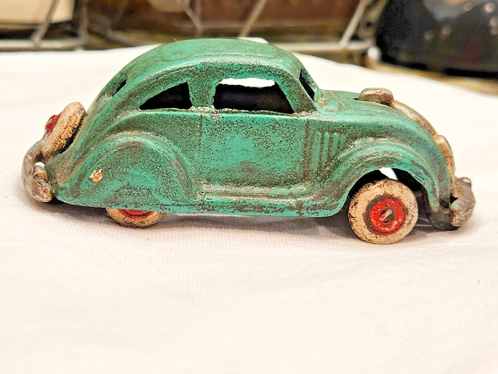 1930’s Hubley Cast Iron Chrysler Airflow 4 1/2 Inches Green BEAUTIFUL