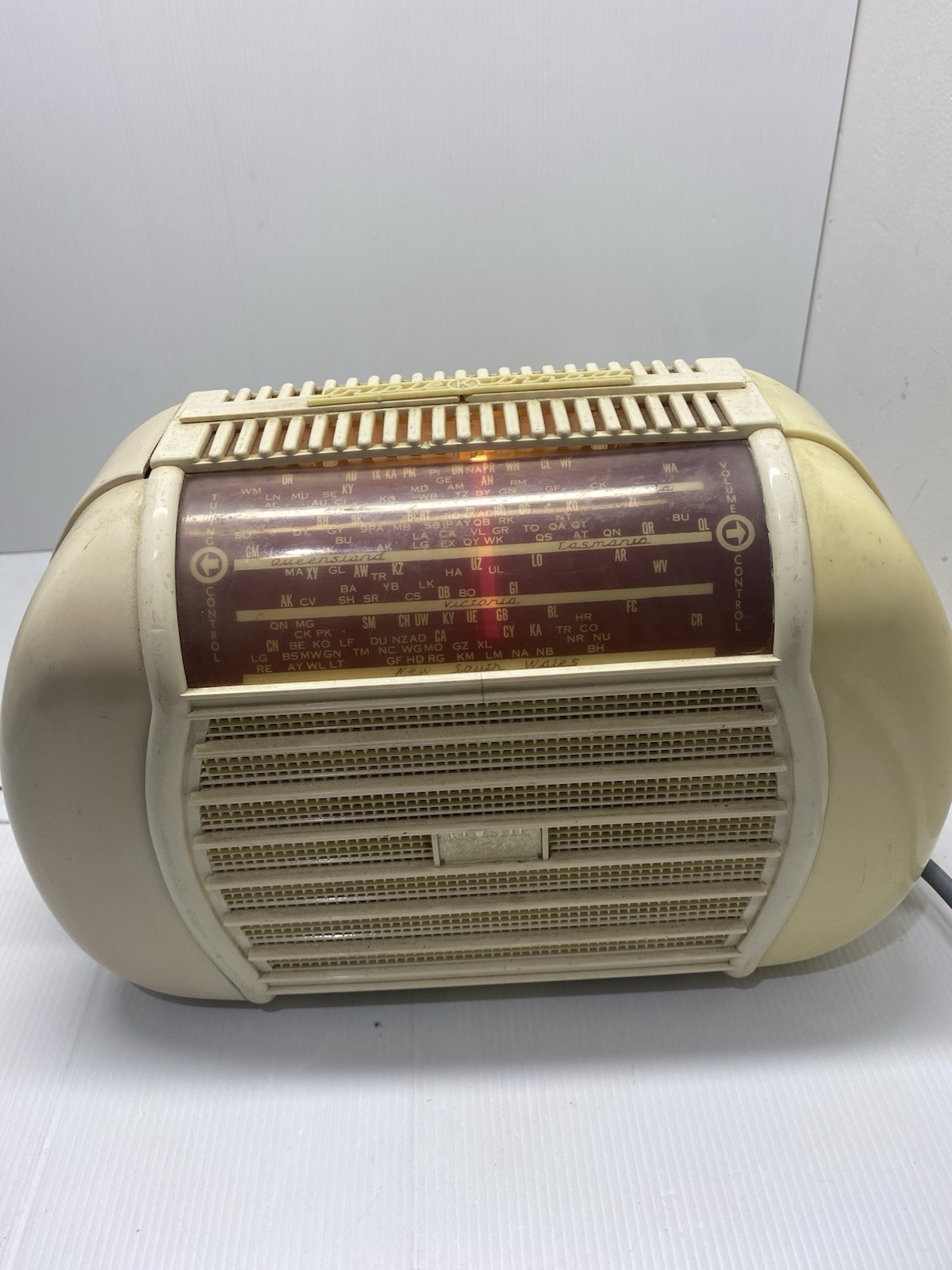 KREISLER 11-41 Duplex Triple Throat Bakelite Valve Radio Cream 1947 Vintage Aust KREISLER 11-41 Duplex Triple Throat Bakelite Valve Radio Cream 1947 Vintage Aust