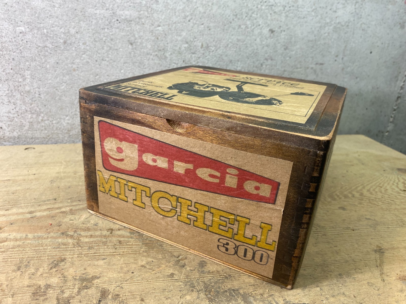 Empty Mitchell Garcia 300 wood housing