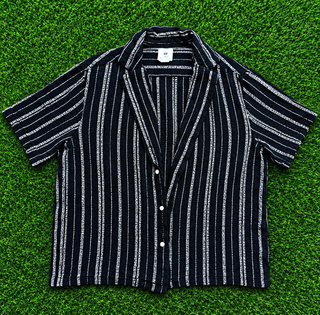 H&M Men\'s Black/White Striped Short Sleeve Spread Collar Button-Up Shirt M