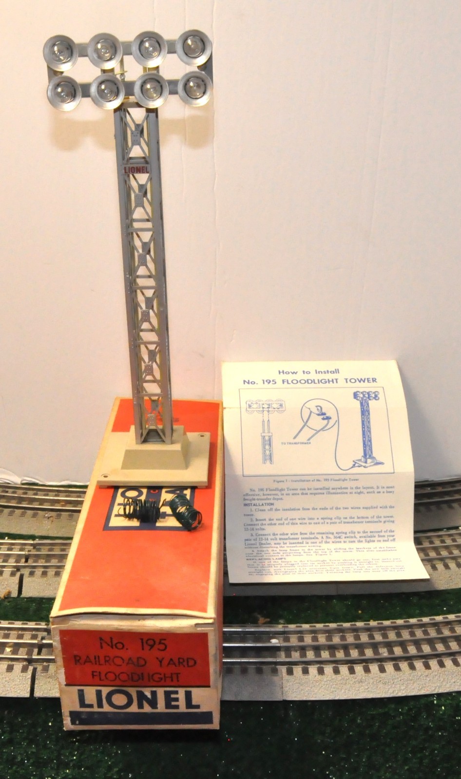 Lionel No. 195 Railroad Yard Floodlight in Original Box with Instructions Lionel No. 195 Railroad Yard Floodlight in Original Box with Instructions