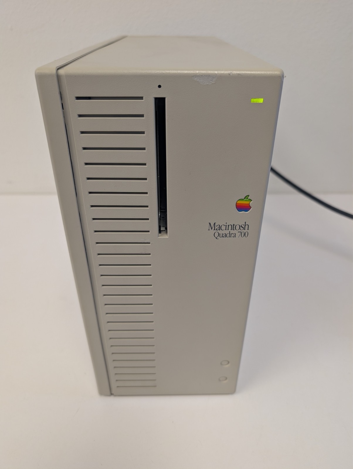 Vintage Apple Macintosh Quadra 700 Retro Computer Tower M5920 - Boots/Chime Vintage Apple Macintosh Quadra 700 Retro Computer Tower M5920 - Boots/Chime