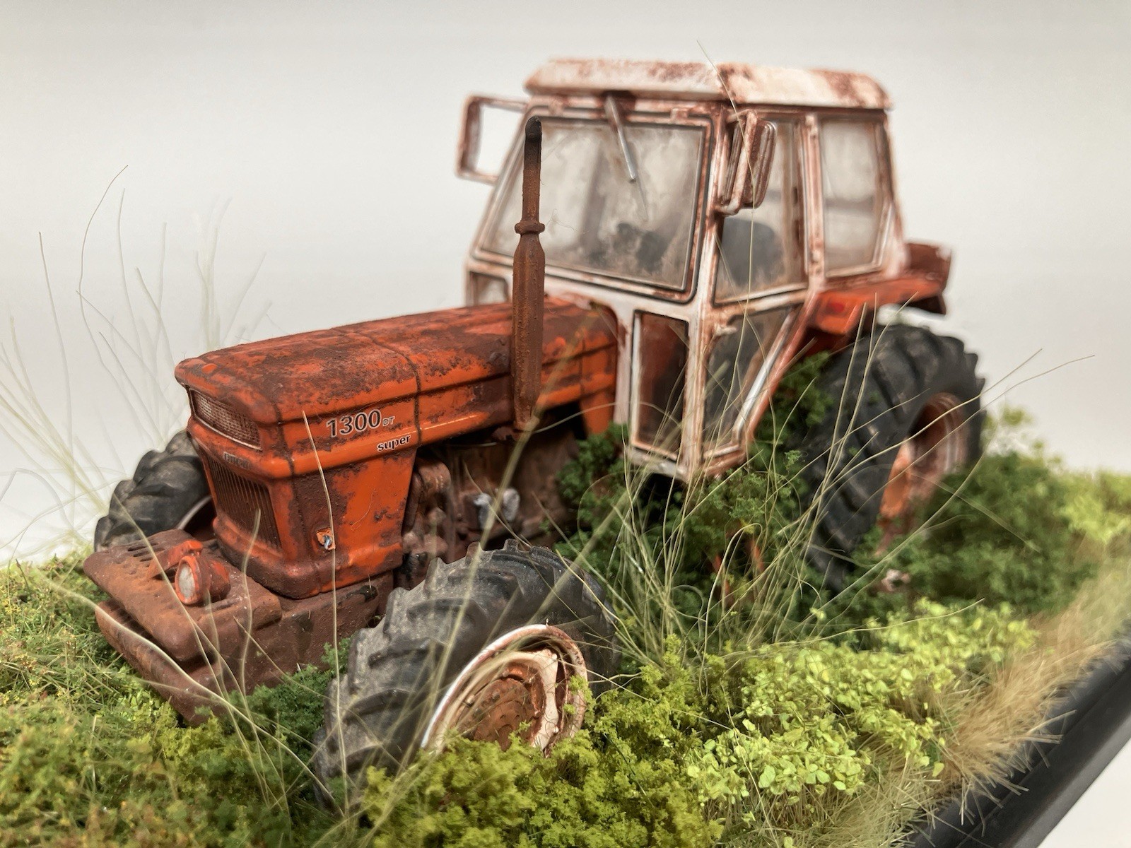 Weathered Universal Hobbies 1/43 O Scale 1978 Someca Barn Find Tractor Diorama Weathered Universal Hobbies 1/43 O Scale 1978 Someca Barn Find Tractor Diorama