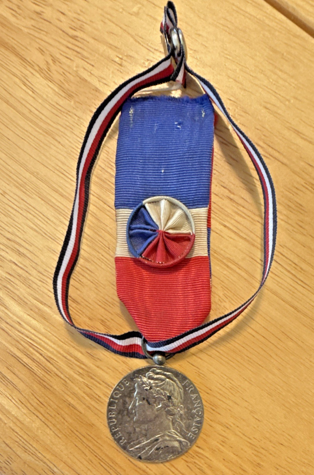 French Authentic Honor Medal Ministere Du Travail 1981 stamped Borrel France