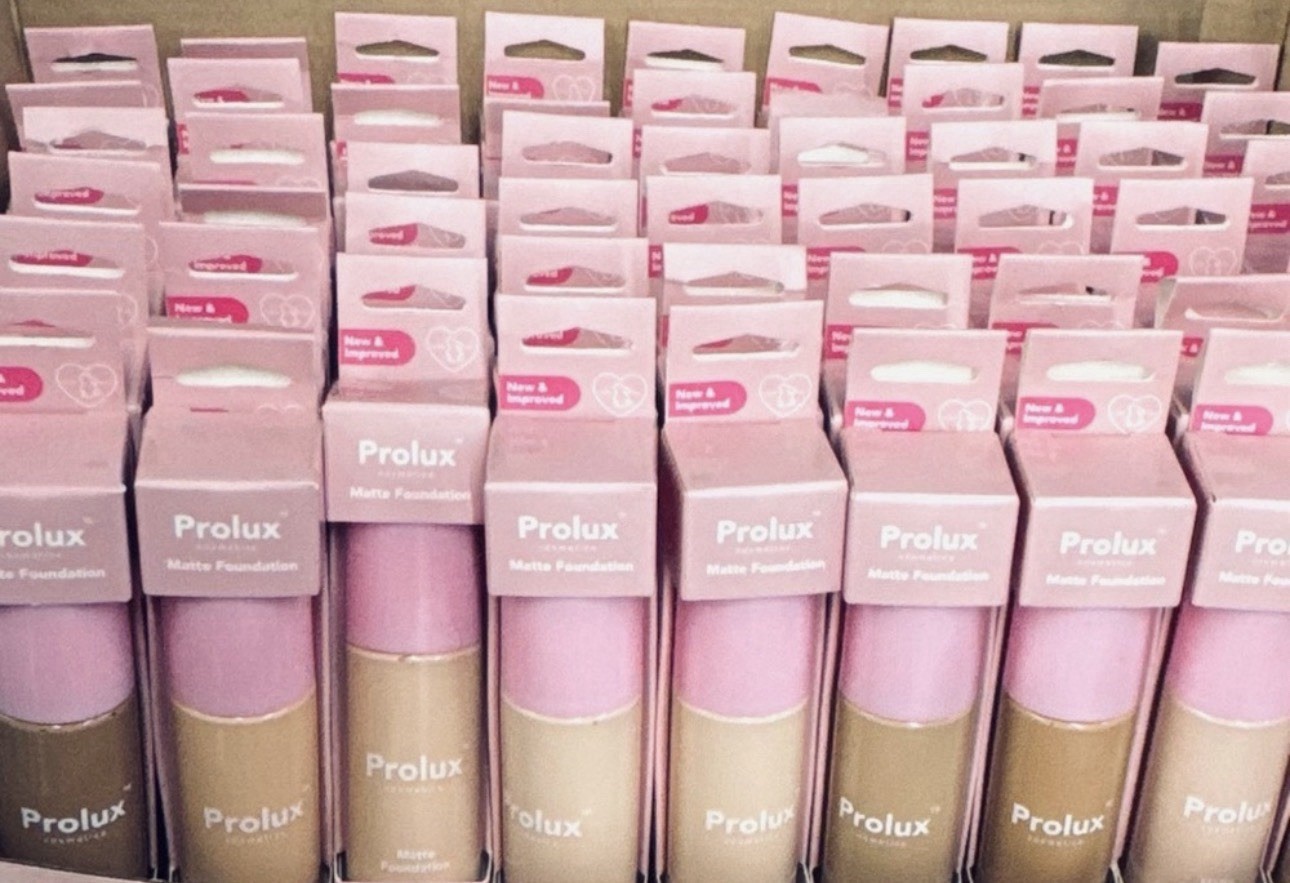 NWT 90 COUNT VIRAL Prolux cosmetics matte liquid foundation makeup 1.35oz LOT
