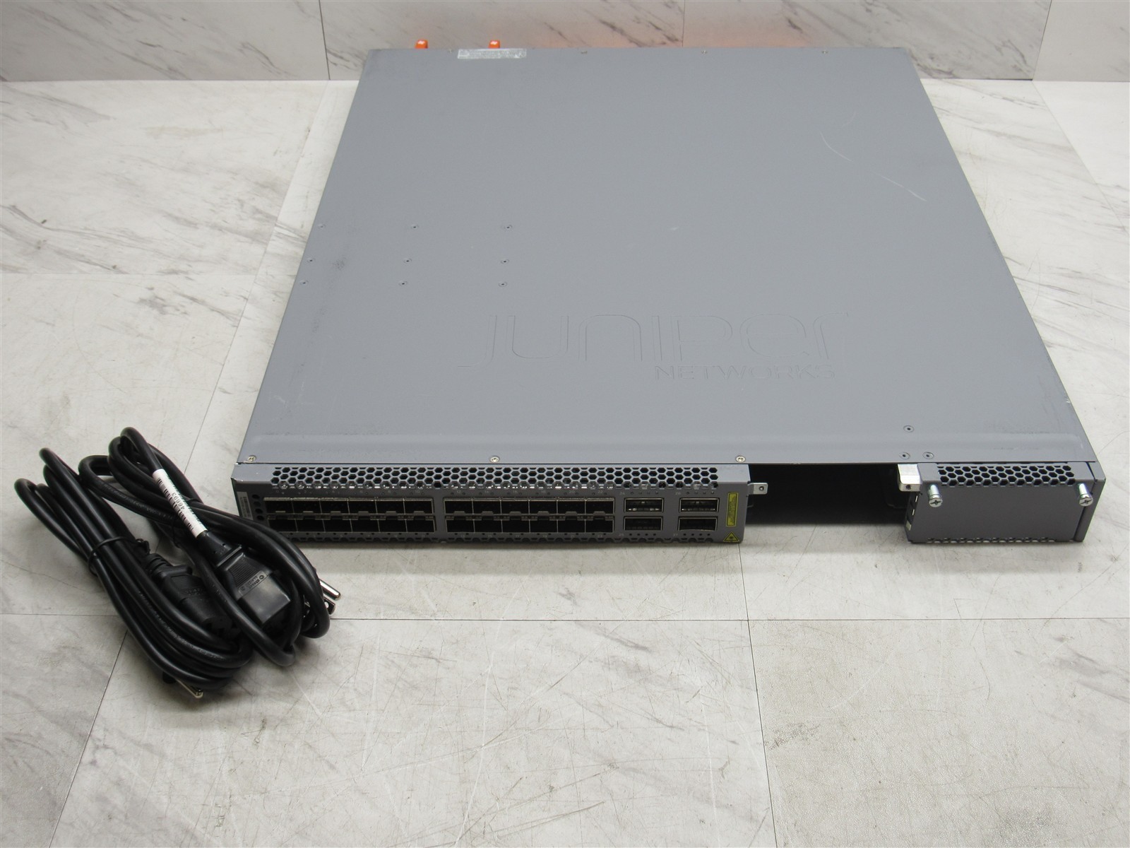 Juniper EX4600-40F-AFO 24 Port SFP 10G 4 QSFP 40G AFO Network Switch