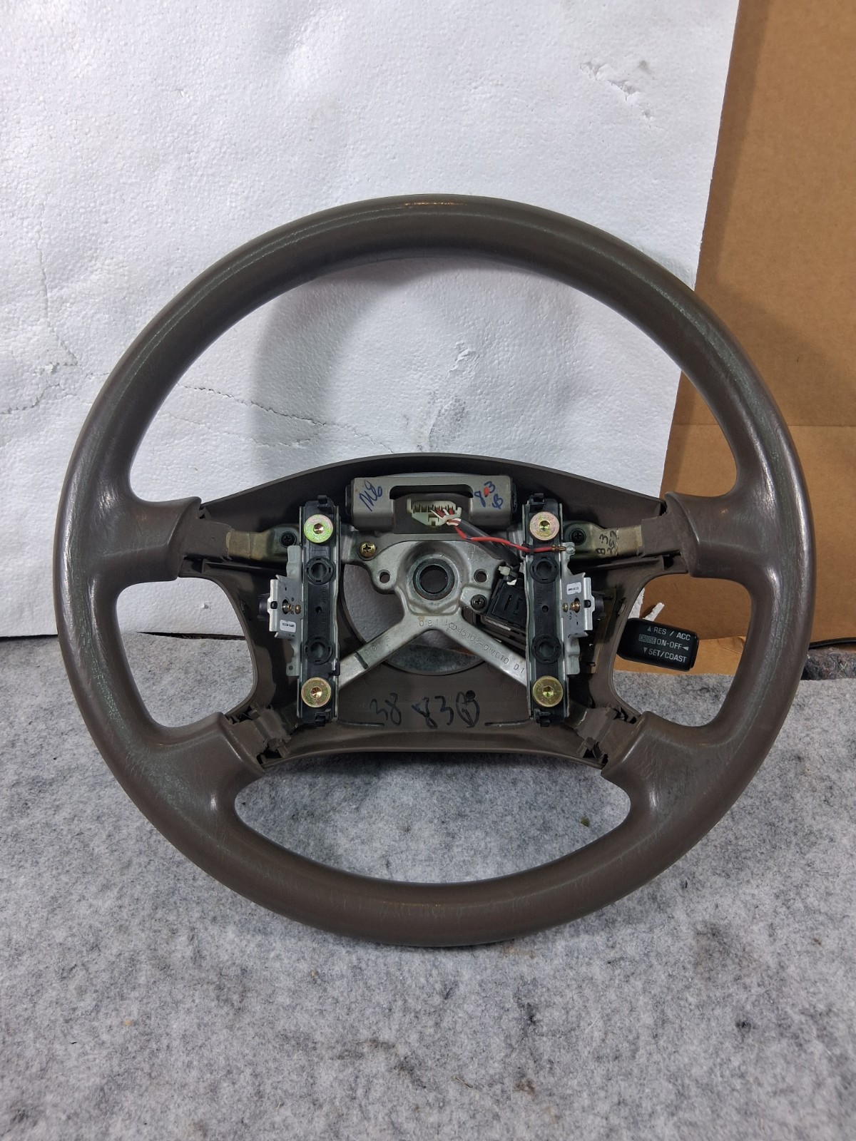2000 - 2002 Toyota Tundra / Sequoia Brown Leather Steering Wheel 2000 - 2002 Toyota Tundra / Sequoia Brown Leather Steering Wheel