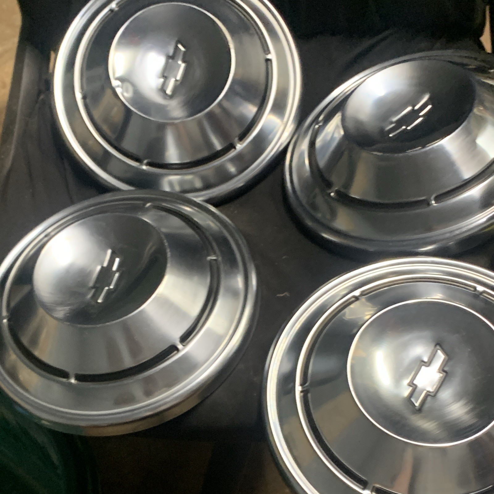 “Set of 4 Vintage 1968 1969 1970 Chevy Dog Dish Hubcaps 10.5 “Set of 4 Vintage 1968 1969 1970 Chevy Dog Dish Hubcaps 10.5