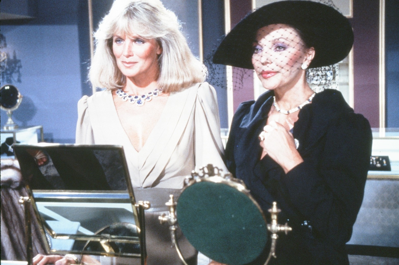 LMP118-094 1980s Dynasty Actress Linda Evans On Set Shoot Orig 35mm COLOR SLIDE