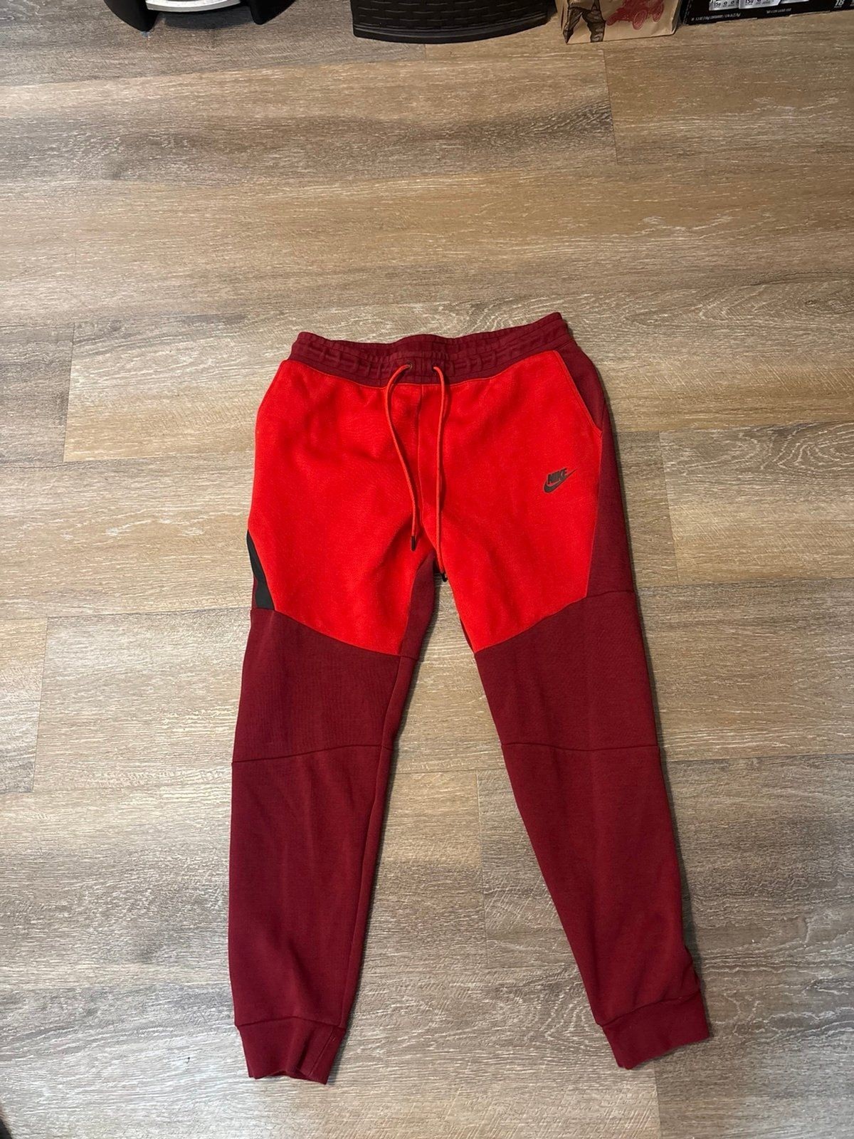 Nike Sportswear Tech Fleece Joggers Very Berry Pomegranate CU4495-643 Mens Large Nike Sportswear Tech Fleece Joggers Very Berry Pomegranate CU4495-643 Mens Large
